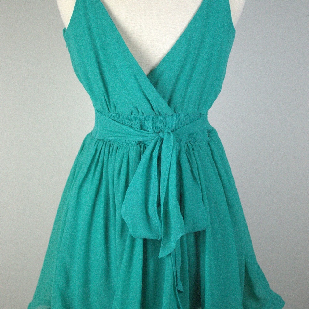 Double Zero V-Neck Chiffon Dress - Picture 4 of 6